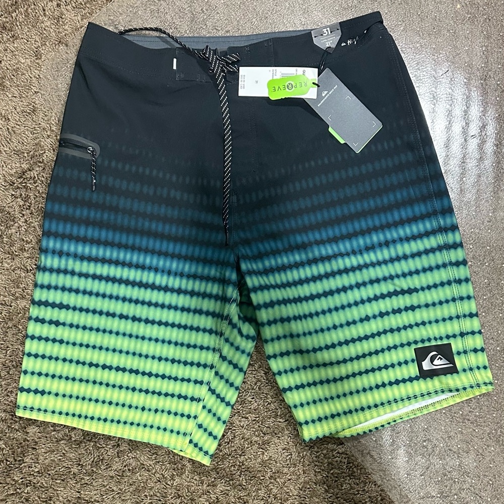 QUIKSILVER BOARD SHORTS